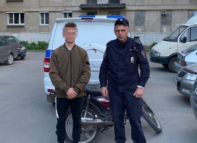 V-Ryazani-politseyskiye-zaderzhali-podrostka-bez-prav